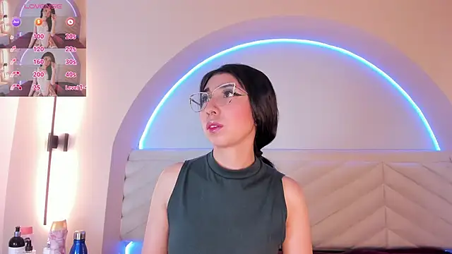 Isabella Crofts online show from May 20, 3:02 am