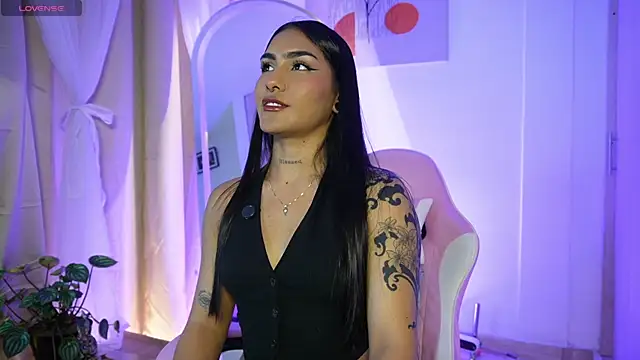 Snapshot of Nikita_luan chatting on August 8, 12:57 am Nikita luan online show from August 8, 12:57 am