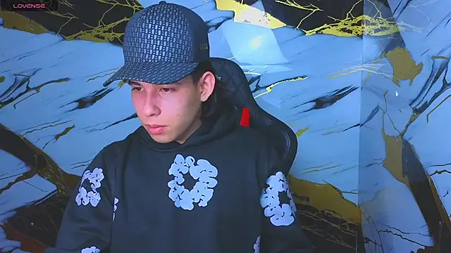 Snapshot of Suarezz10_ chatting on November 7, 12:49 pm Suarezz10 online show from November 7, 12:49 pm