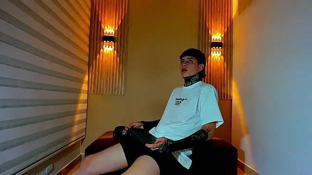 Snapshot of DANTE_ARMSTRONG chatting on November 8, 4:01 am DANTE ARMSTRONG online show from November 8, 4:01 am