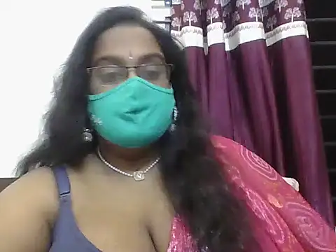 Snapshot of hootypriya chatting on February 6, 7:06 pm hootypriya online show from February 6, 7:06 pm