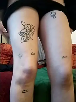 Leacouturierrr online show from November 24, 3:23 pm