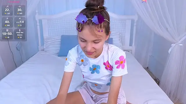 Little  Lunaa online show from August 1, 10:47 am