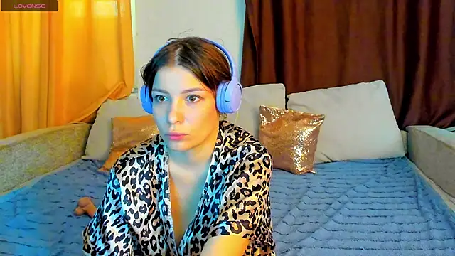 Eva purrr  online show from November 26, 8:37 am