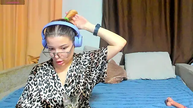 Eva purrr  online show from November 30, 1:09 am