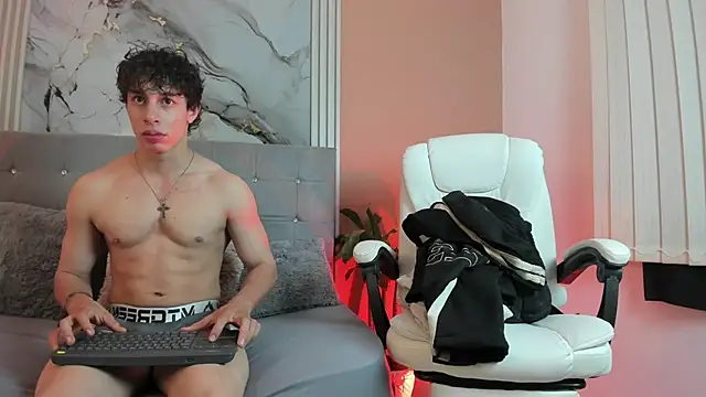 Snapshot of chris_evans27 chatting on February 21, 1:28 am chris evans27 online show from February 21, 1:28 am