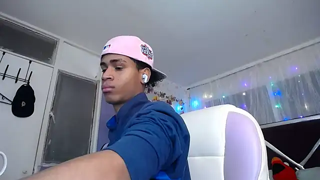 Santy bigcock 01 online show from July 8, 12:42 pm