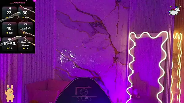 PEACHY TAY online show from April 17, 11:02 am