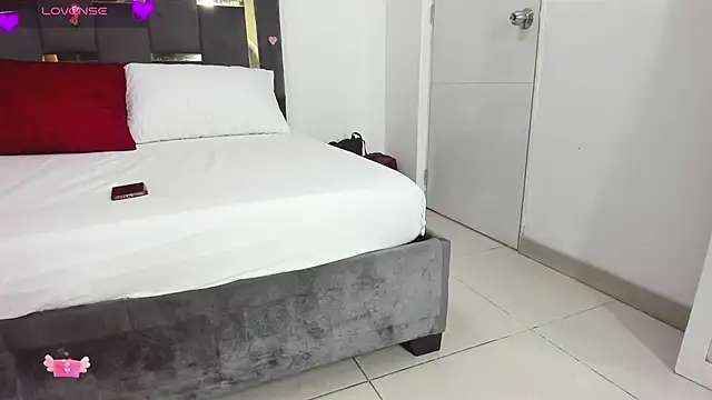 CatleyaSmith online show from February 24, 1:31 pm