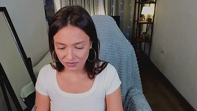 Naila Whisper online show from December 22, 11:13 pm