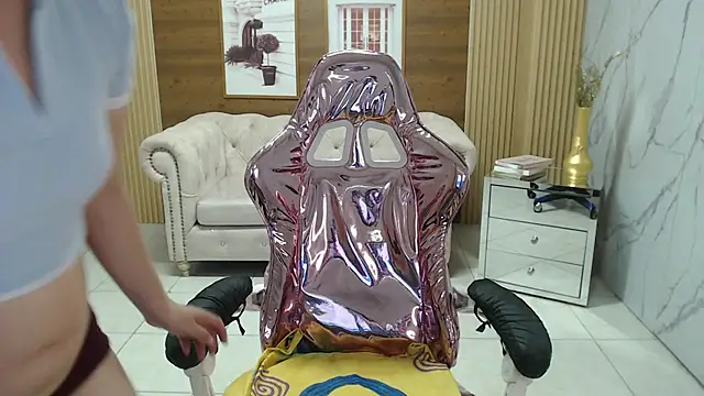 emma jones s online show from November 12, 8:08 pm