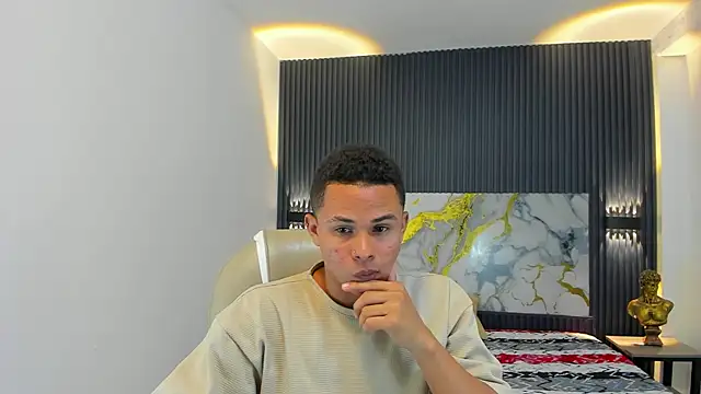 Liams18 online show from December 19, 1:34 am