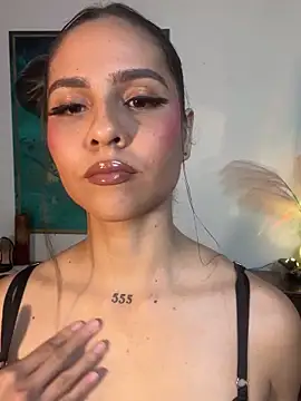 Snapshot of alisaa_jhons1 chatting on May 9, 12:05 am alisaa jhons1 online show from May 9, 12:05 am
