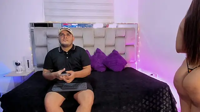 Snapshot of KimaandNate chatting on November 8, 2:23 am KimaandNate online show from November 8, 2:23 am