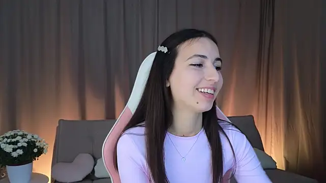 Snapshot of LeslieStein chatting on November 6, 1:12 pm LeslieStein online show from November 6, 1:12 pm