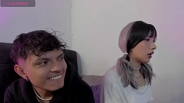 Snapshot of MidNightTouch-21 chatting on February 3, 4:10 am MidNightTouch-21 online show from February 3, 4:10 am