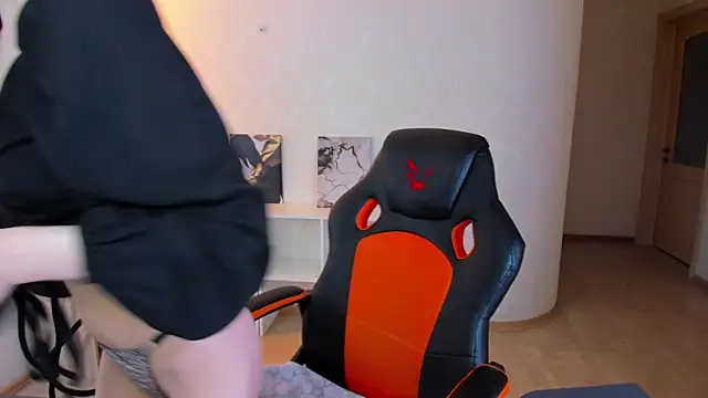 Twin kies online show from February 22, 10:19 pm