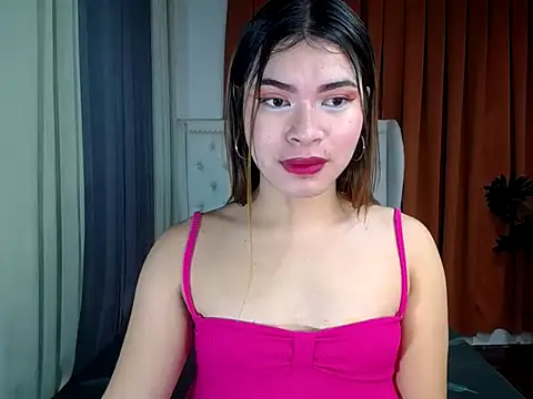 Snapshot of furry_puss chatting on May 20, 12:28 am furry puss online show from May 20, 12:28 am