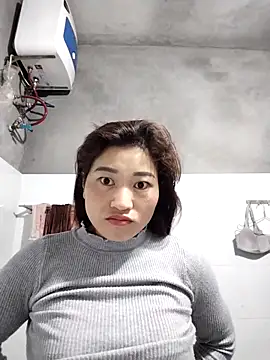 Snapshot of Qoine392 chatting on January 7, 10:12 pm Qoine392 online show from January 7, 10:12 pm