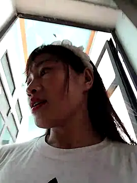 Snapshot of Qoine392 chatting on January 15, 5:45 am Qoine392 online show from January 15, 5:45 am