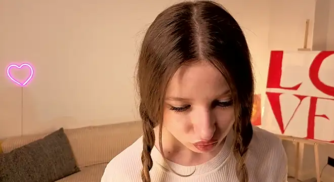 Snapshot of eirakiliana chatting on November 7, 8:03 am eirakiliana online show from November 7, 8:03 am