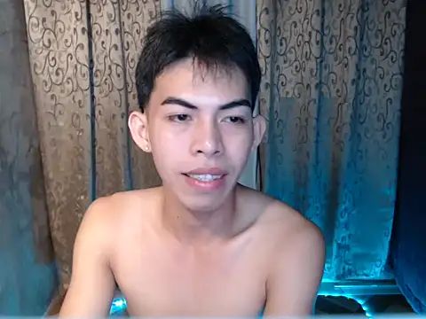 Urhotsilverboy online show from November 27, 4:03 am