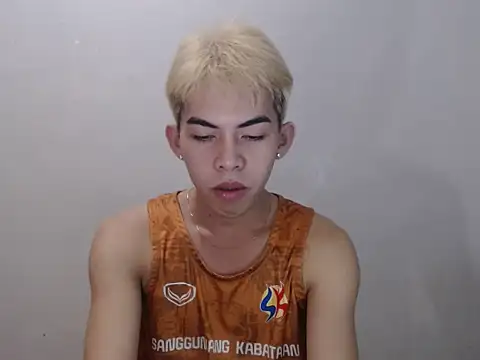 Urhotsilverboy online show from May 29, 3:43 pm