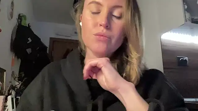 Snapshot of Ameli8 chatting on January 17, 6:55 pm Ameli8 online show from January 17, 6:55 pm