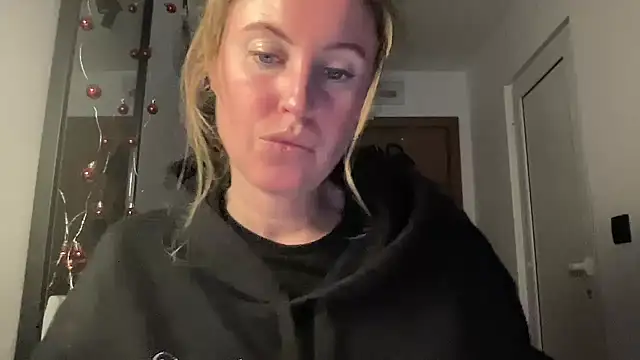 Snapshot of Ameli8 chatting on January 18, 6:44 pm Ameli8 online show from January 18, 6:44 pm