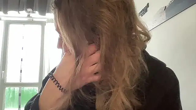 Snapshot of Ameli8 chatting on February 18, 12:12 pm Ameli8 online show from February 18, 12:12 pm