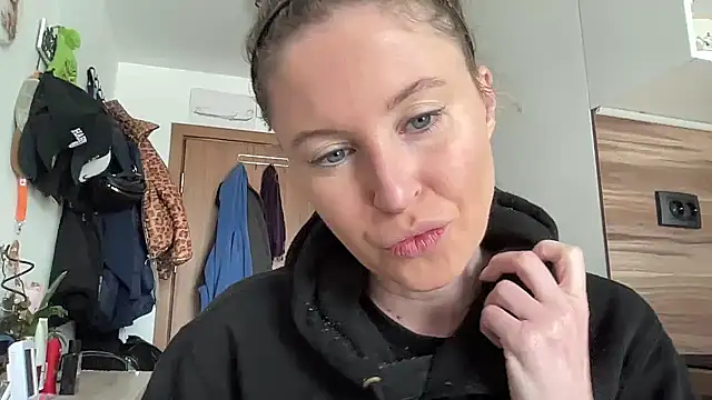 Snapshot of Ameli8 chatting on February 20, 9:32 am Ameli8 online show from February 20, 9:32 am