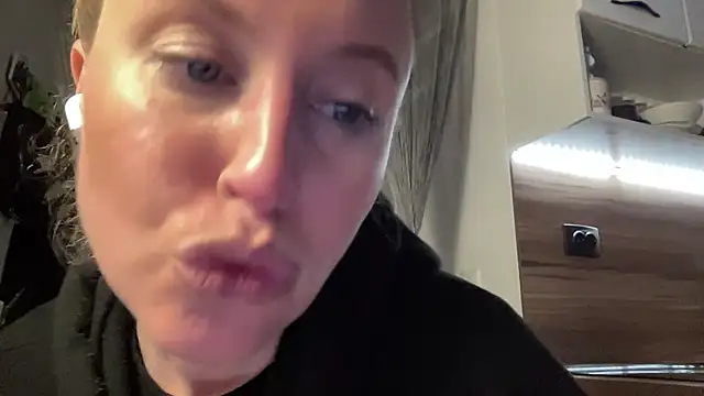 Ameli8 online show from March 25, 7:42 pm