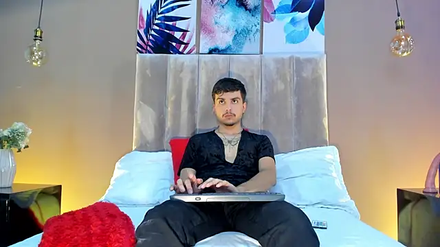 Snapshot of NicolasRey1 chatting on November 13, 4:22 am NicolasRey1 online show from November 13, 4:22 am