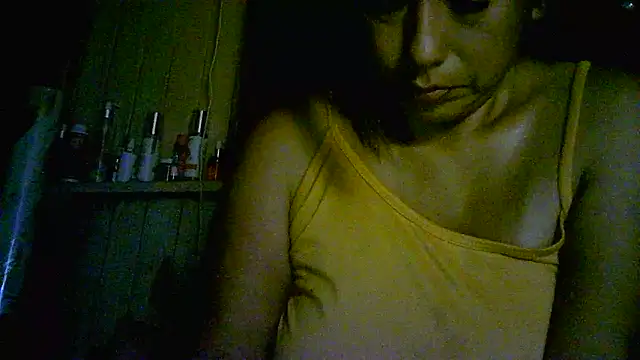 Snapshot of Zulreyna chatting on March 15, 4:07 am Zulreyna online show from March 15, 4:07 am