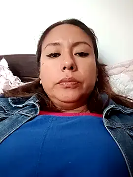 Snapshot of Zulreyna chatting on March 20, 3:39 pm Zulreyna online show from March 20, 3:39 pm