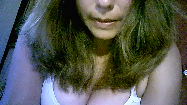 Snapshot of Zulreyna chatting on March 26, 3:01 am Zulreyna online show from March 26, 3:01 am