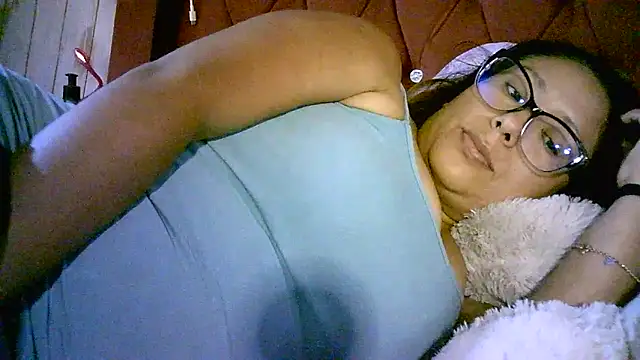 Snapshot of Zulreyna chatting on April 7, 2:34 am Zulreyna online show from April 7, 2:34 am