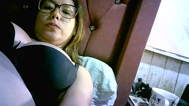 Snapshot of Zulreyna chatting on April 15, 3:46 am Zulreyna online show from April 15, 3:46 am