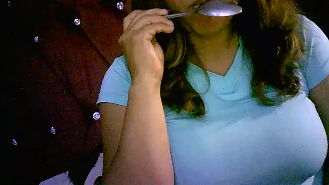 Snapshot of Zulreyna chatting on April 24, 3:20 am Zulreyna online show from April 24, 3:20 am