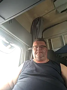 Snapshot of Grase44 chatting on May 17, 11:39 am Grase44 online show from May 17, 11:39 am