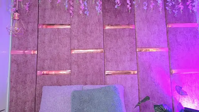  ViolletteNoir  online show from December 20, 8:27 pm