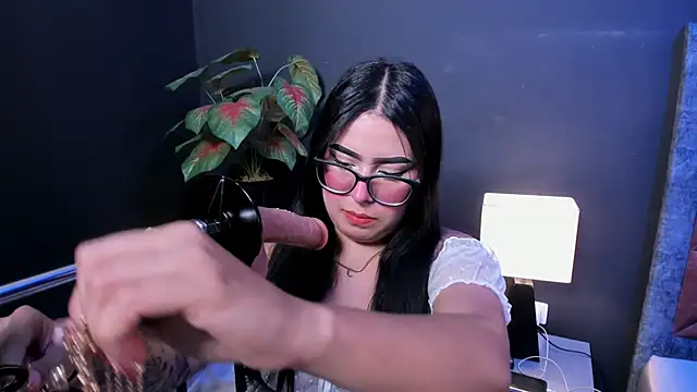 Amy whittee online show from April 18, 3:43 am