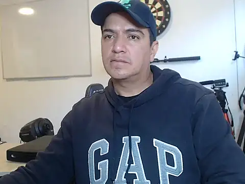 Snapshot of yayo_33 chatting on November 6, 8:54 pm yayo 33 online show from November 6, 8:54 pm