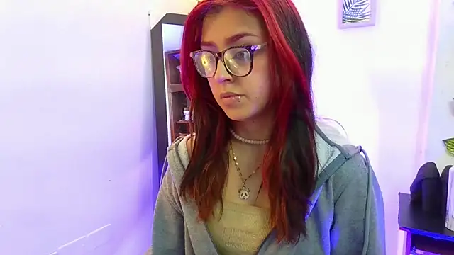 Snapshot of vaiolet_johansson chatting on November 6, 1:45 pm vaiolet johansson online show from November 6, 1:45 pm