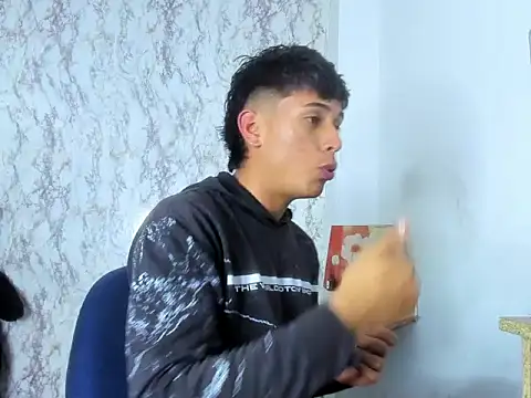 Valentino Lane online show from February 19, 3:35 am