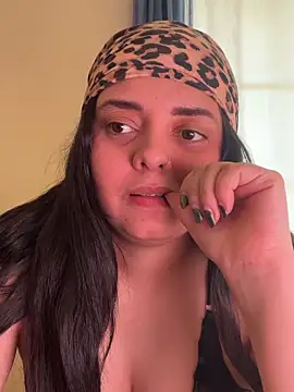 candicewest  online show from February 8, 5:05 pm