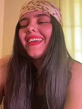 candicewest  online show from May 26, 6:37 pm