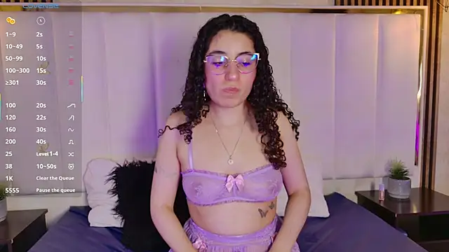 Snapshot of DemiJones_ chatting on November 9, 4:22 am DemiJones online show from November 9, 4:22 am