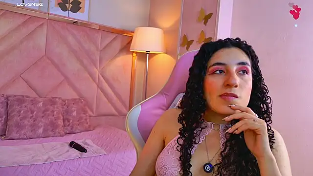 DemiJones  online show from May 28, 4:32 am
