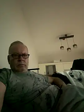 Snapshot of alexumke chatting on November 6, 8:43 pm alexumke online show from November 6, 8:43 pm